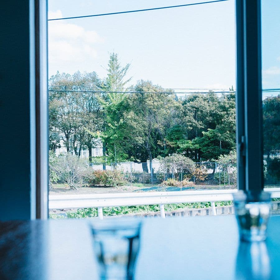 カフェから見える小学校